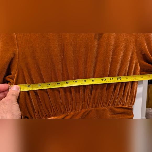 Beautiful caramel colored velvet midi. Size S. - Picture 8 of 9